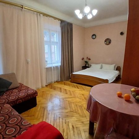 Бюджетная Квартира На Леси Украинки Lviv Exterior foto